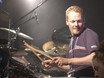 ﻿Unser df-Lehrer Philipp Meyer an den Drums bei Superglow groovt und groovt und groovt ...