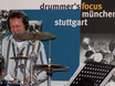﻿df-Lehrer Christoph Schlumberger ist ein ganz souveräner und stilsicherer Drummer, der hier in Feldkirch zu mehreren Playbacks spielt und das drummer's focus Konzept sehr eindrucksvoll, autentisch und geschmackvoll rüberbringt !