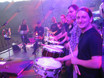 ﻿Bei der Probe zum Yes-Konzert mit 16 drummer's focus Trommlern in der Olympiahalle, im Vordergrund df-Referendar Alexander Heinz.