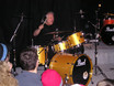 ﻿Herman Rarebell beginnt mit seiner 'Drum-Legend-School'-Vorführung.