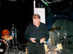 ﻿Charly Antolini bei der 'Drum-Legend-School'-Vorführung am 5.12.2004 im df.M plaudert immer gern noch ein wenig mit dem Publikum ...